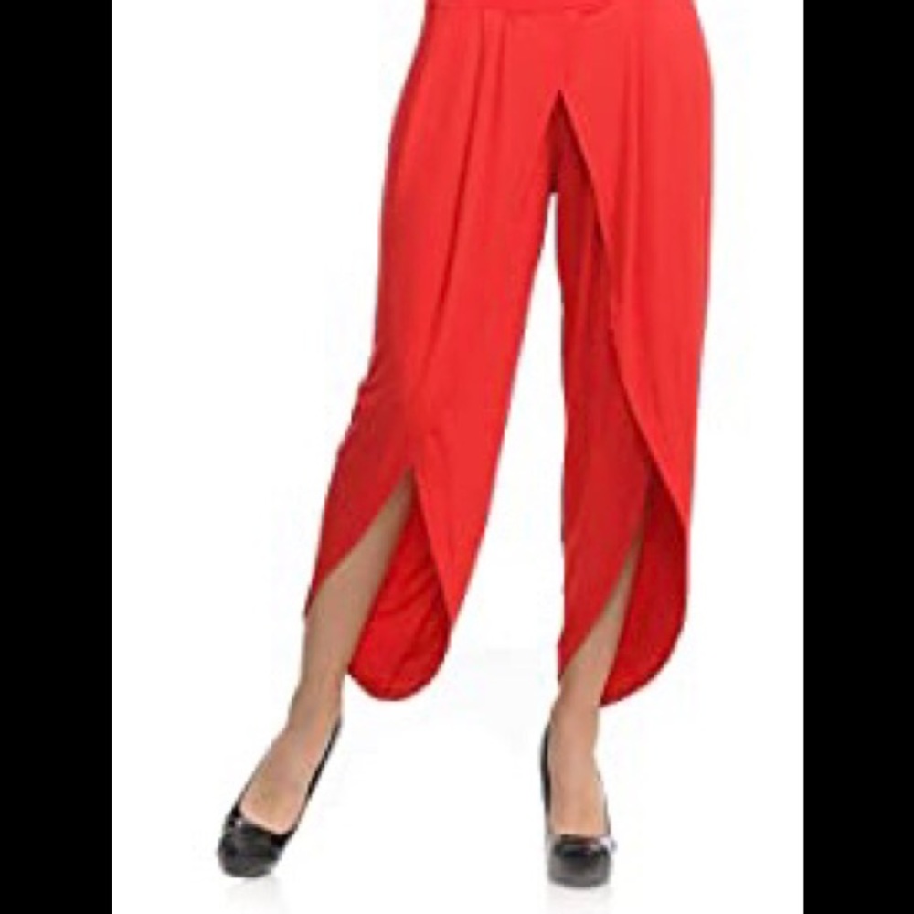 Venus Tie Front Capris NWOT